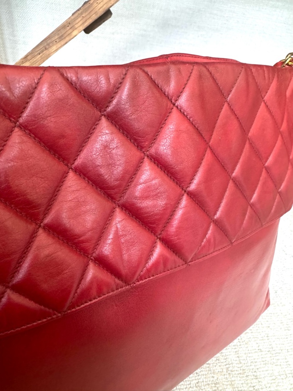 CHANEL Vintage Red Leather Chain Tote CC Charm 1 Series - Picture 5 of 16